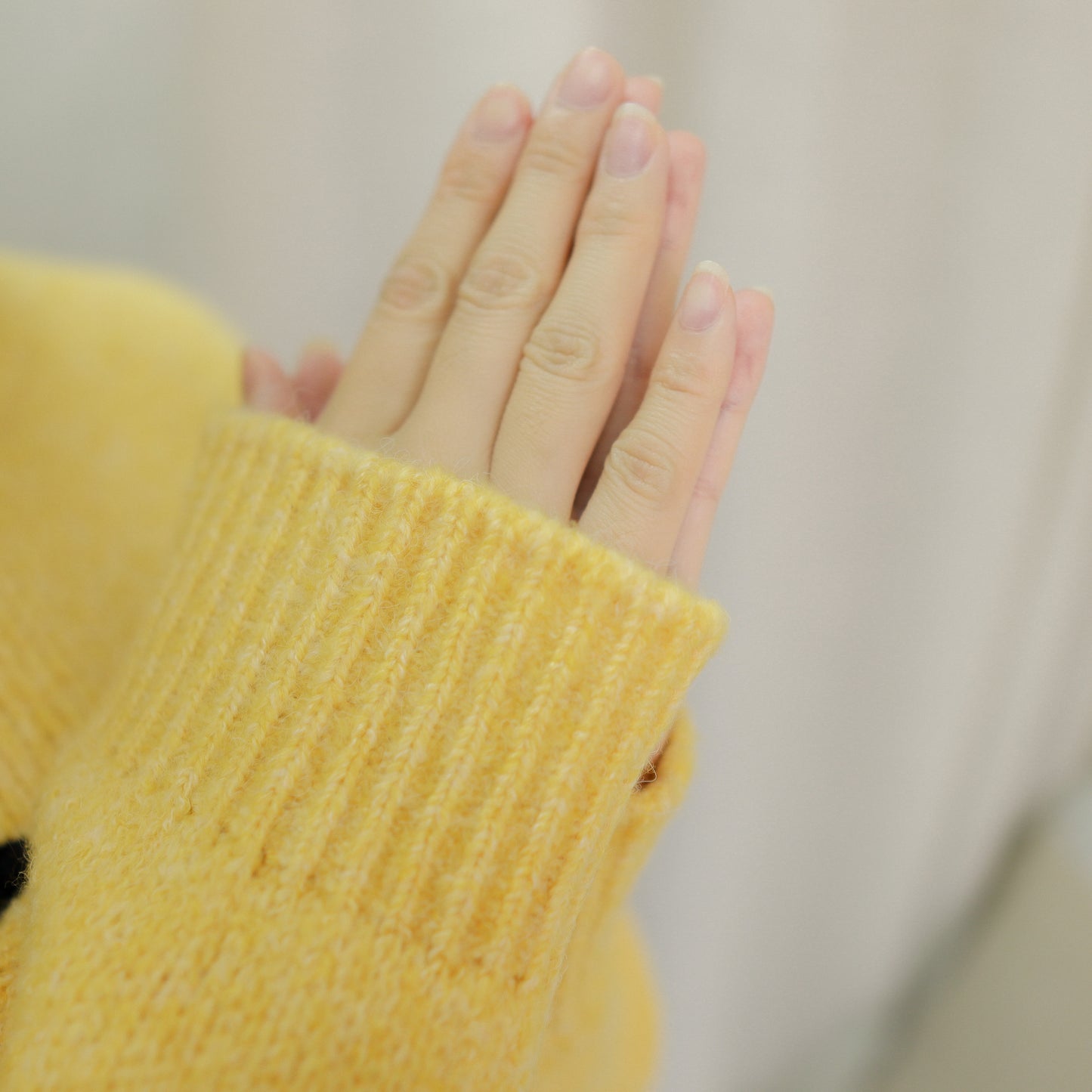 T453 CREME SWEATER