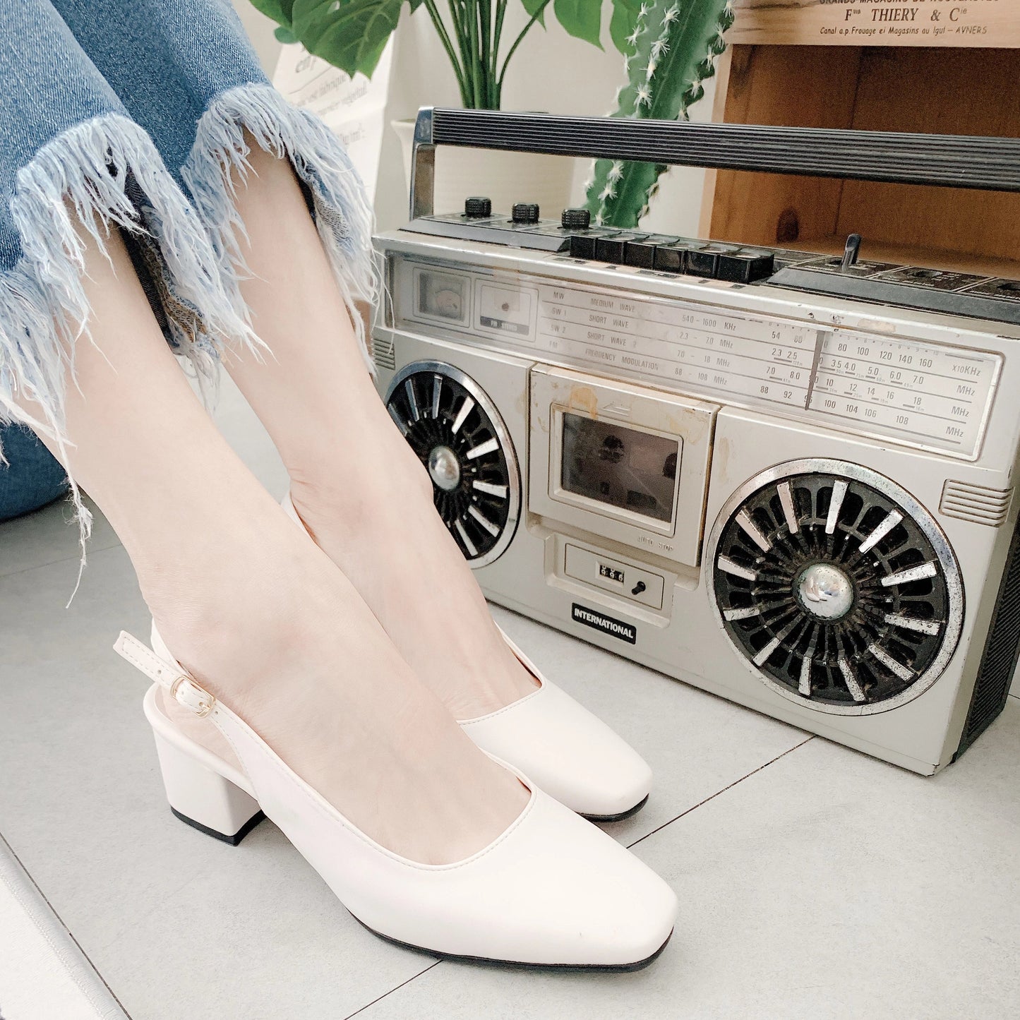 #SE003 LITTLE SQUARE HEEL SHOES