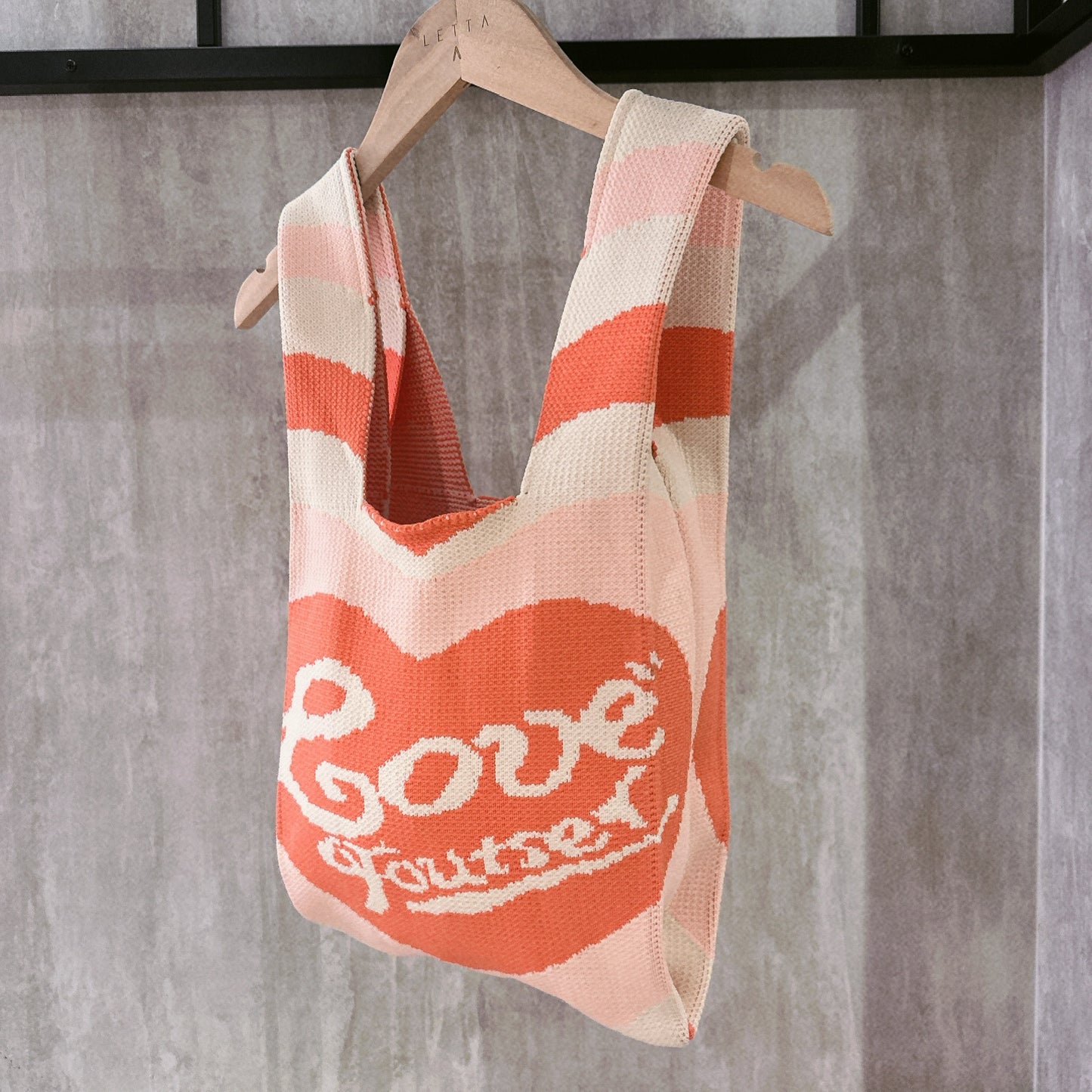 TH049 HEART ATTACK KNIT BAG
