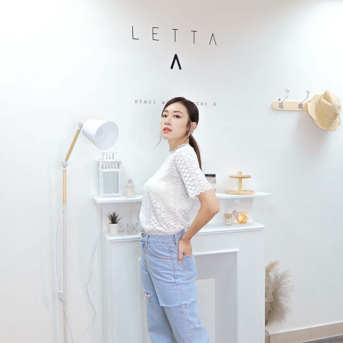 T557 MERRY LACE TOP