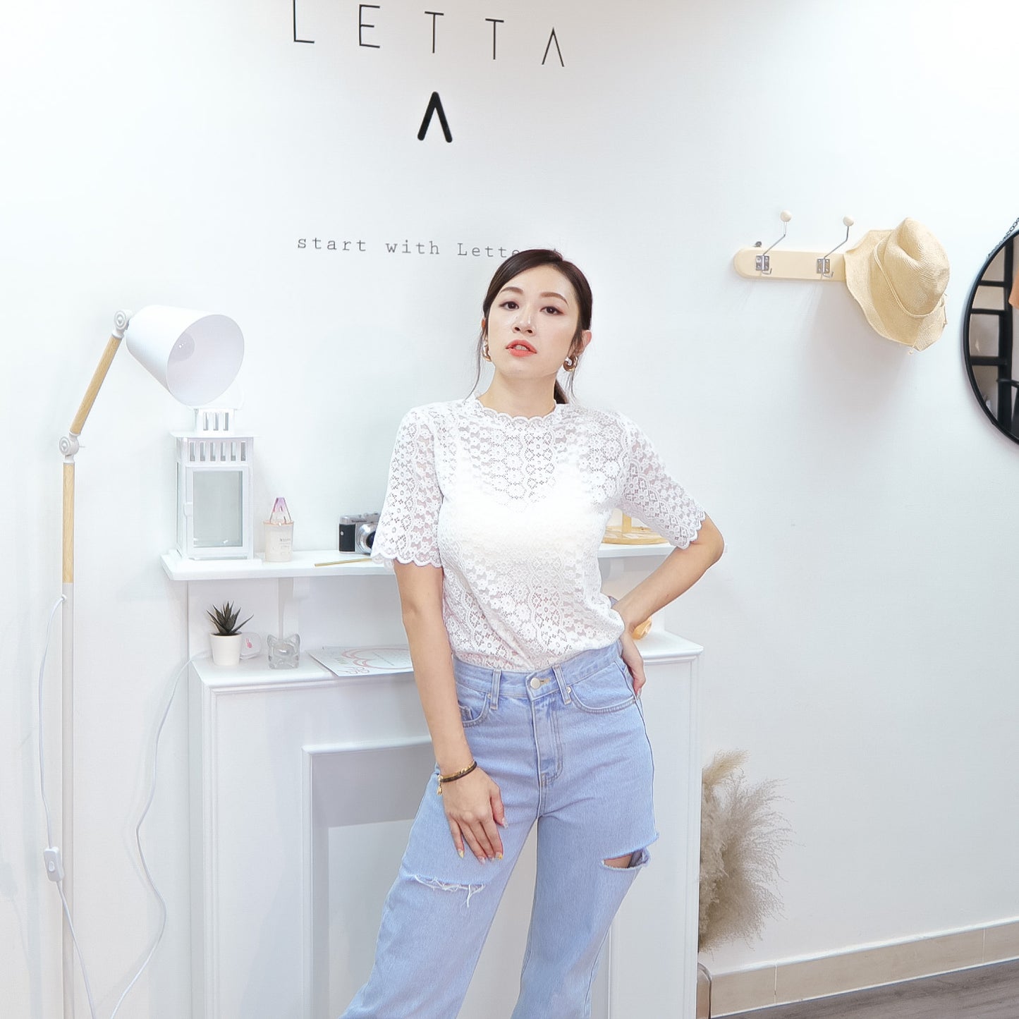 T557 MERRY LACE TOP