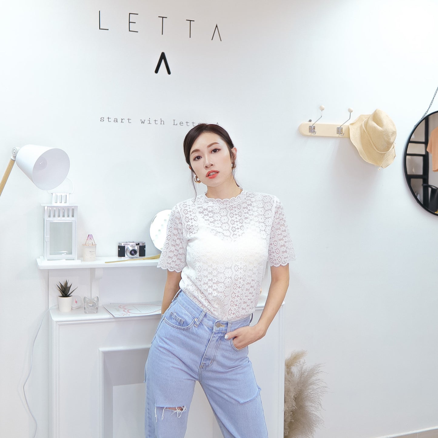 T557 MERRY LACE TOP