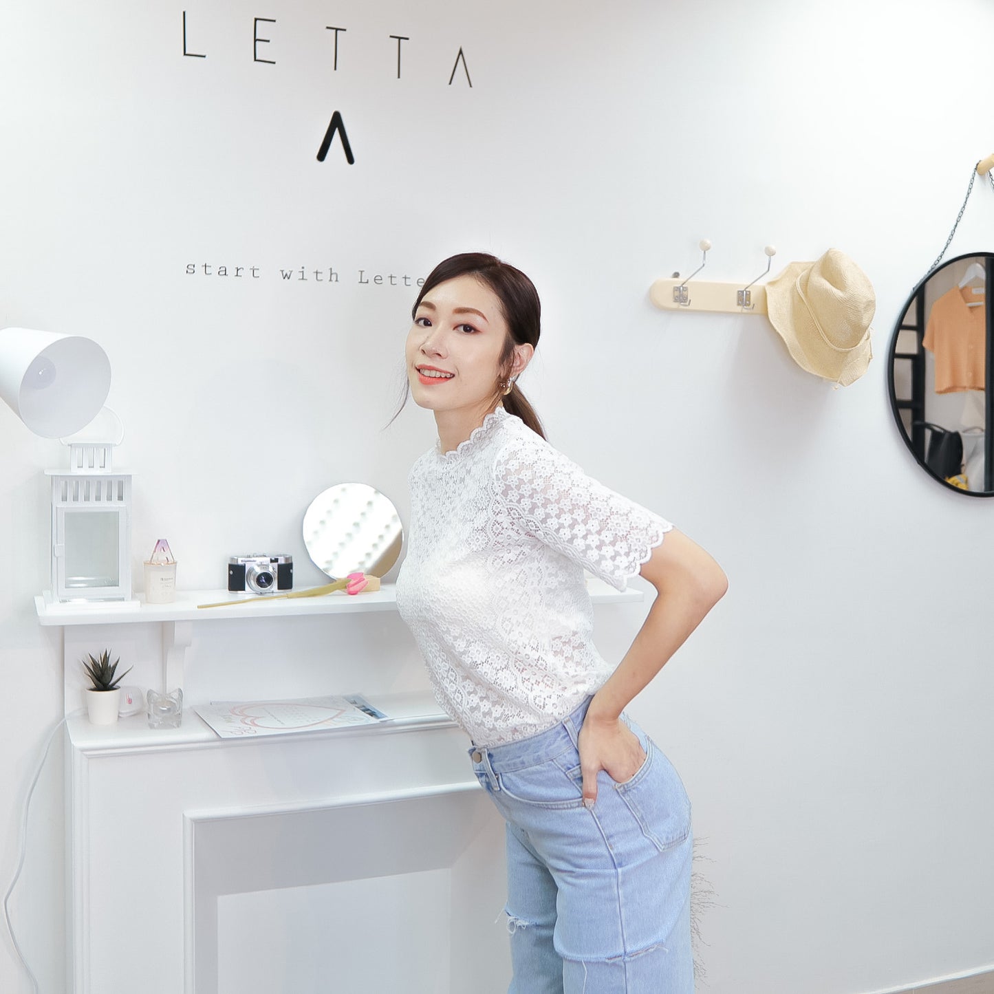 T557 MERRY LACE TOP