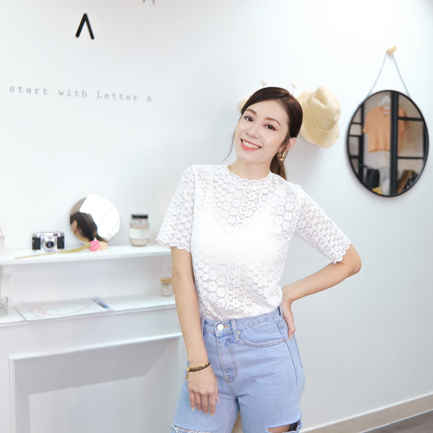 T557 MERRY LACE TOP