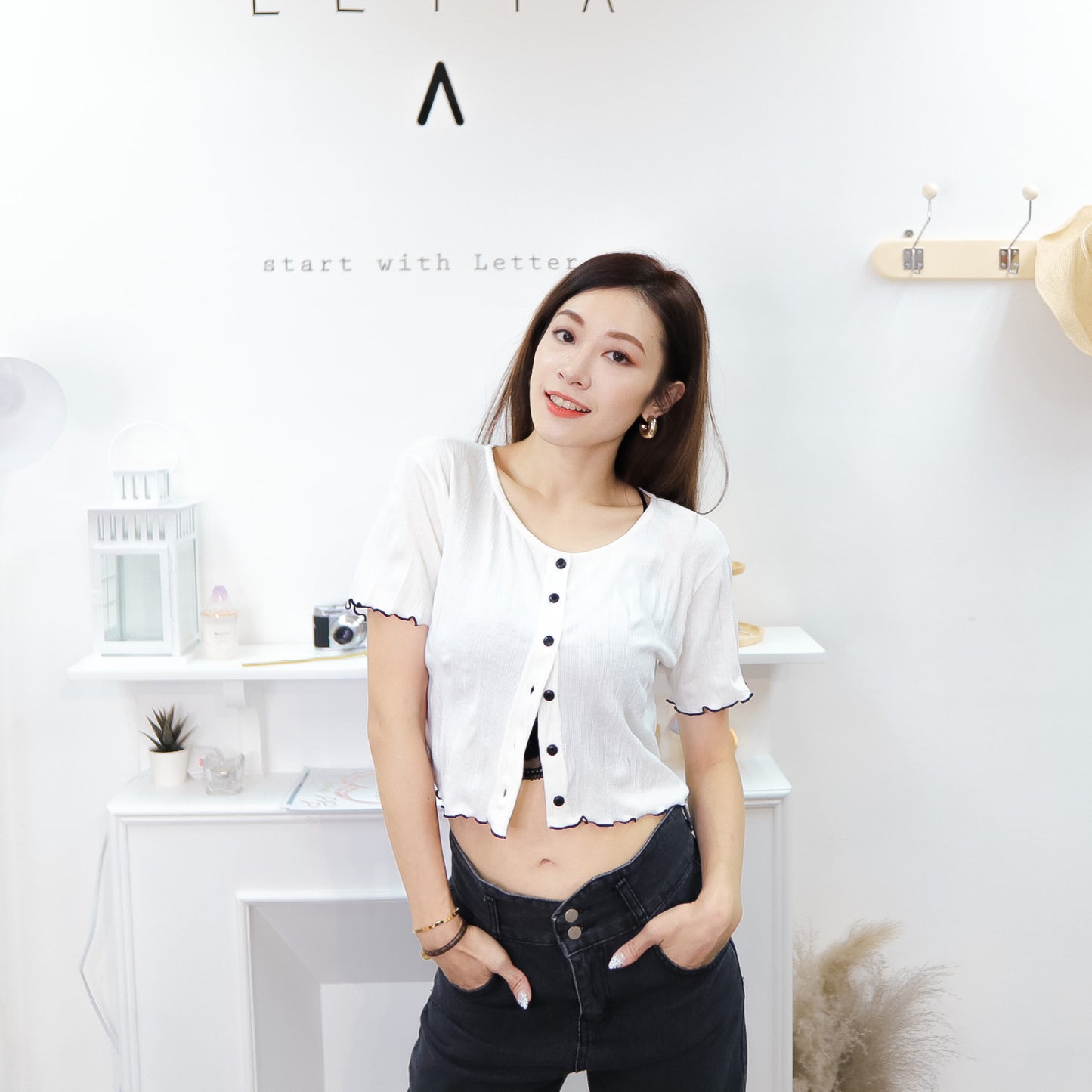 T556 HELLO BUTTON TOP