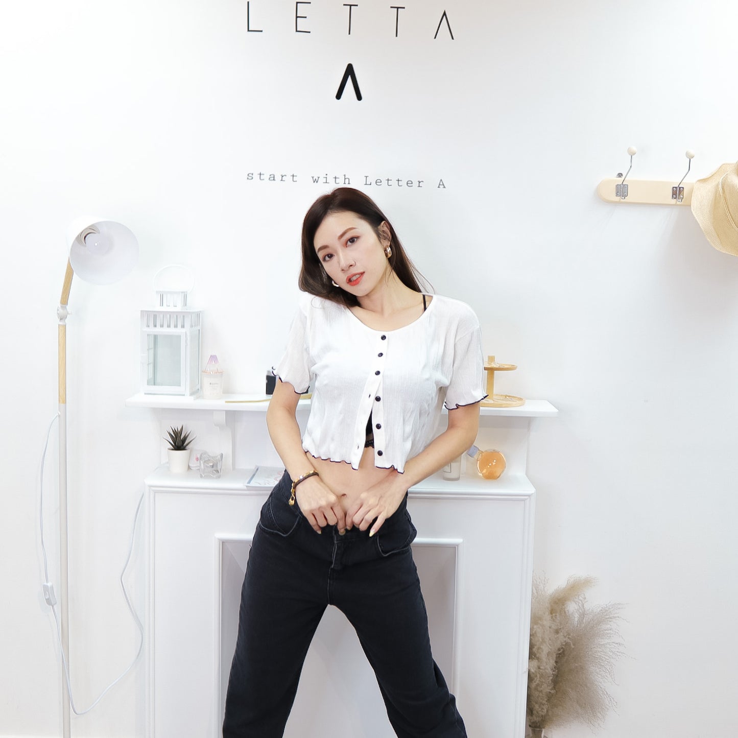 T556 HELLO BUTTON TOP