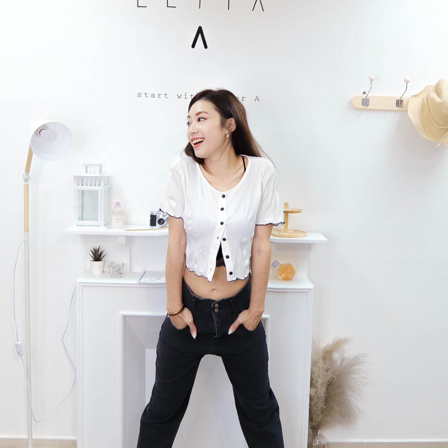 T556 HELLO BUTTON TOP