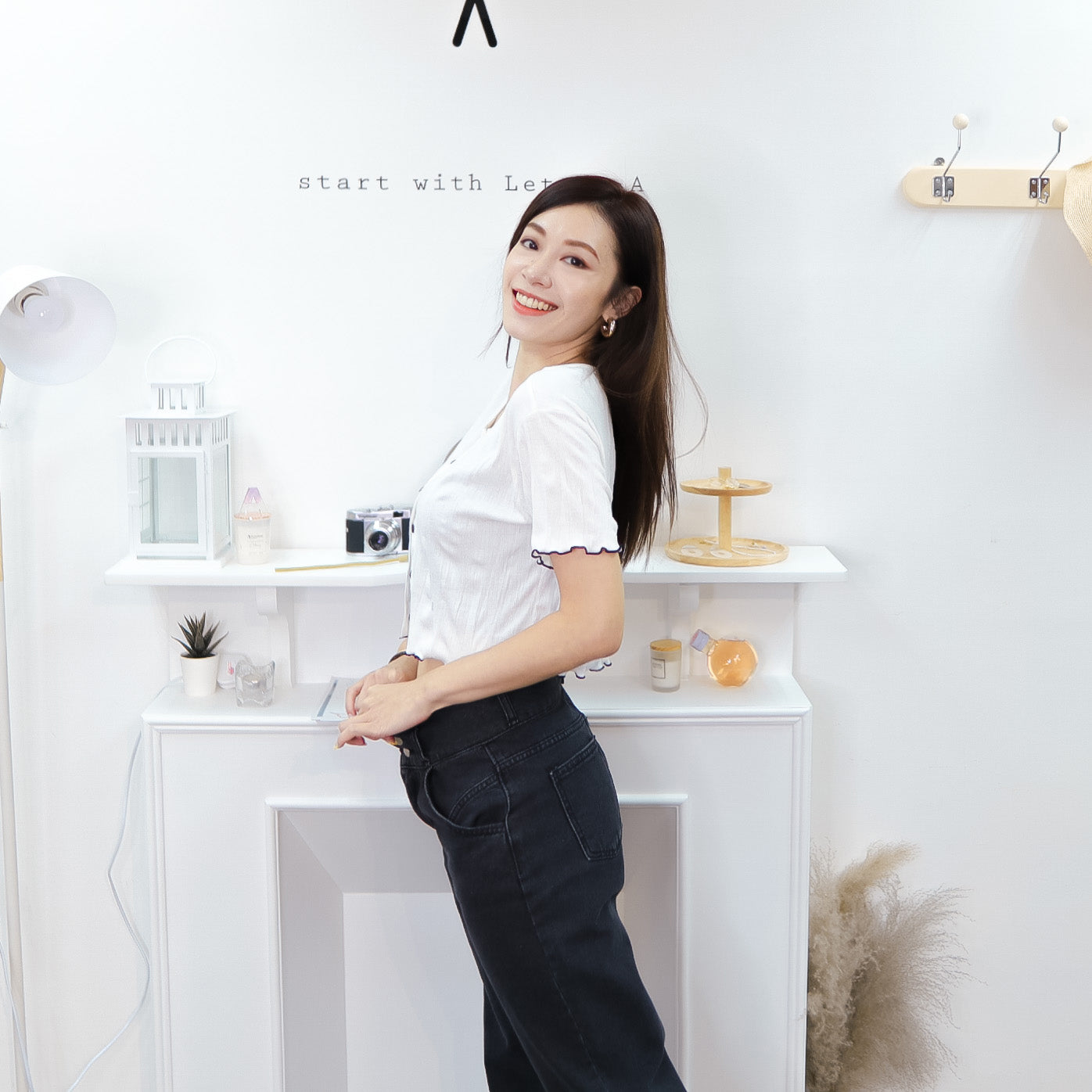 T556 HELLO BUTTON TOP