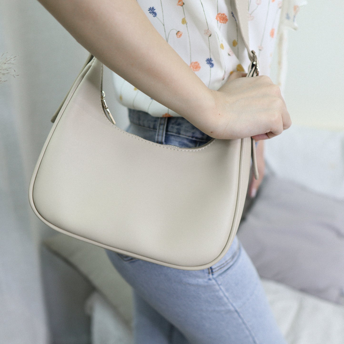 #BG018 FALLING FOR YOU HANGBAG - Letta A