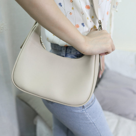 #BG018 FALLING FOR YOU HANGBAG - Letta A