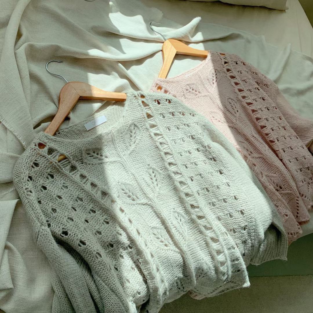 T626 HELLO SWEATER