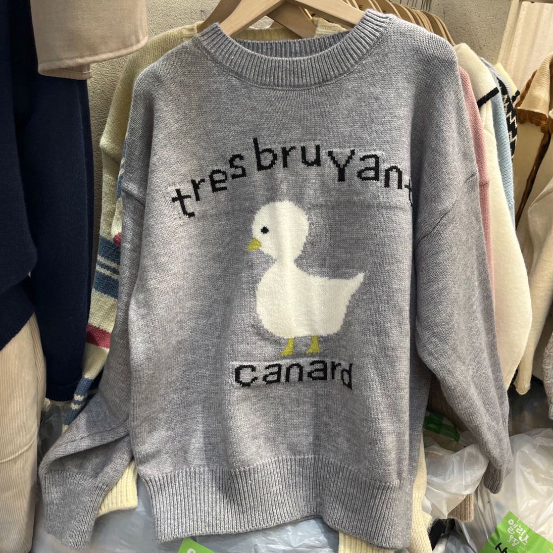 T877 DUCKY SWEATER