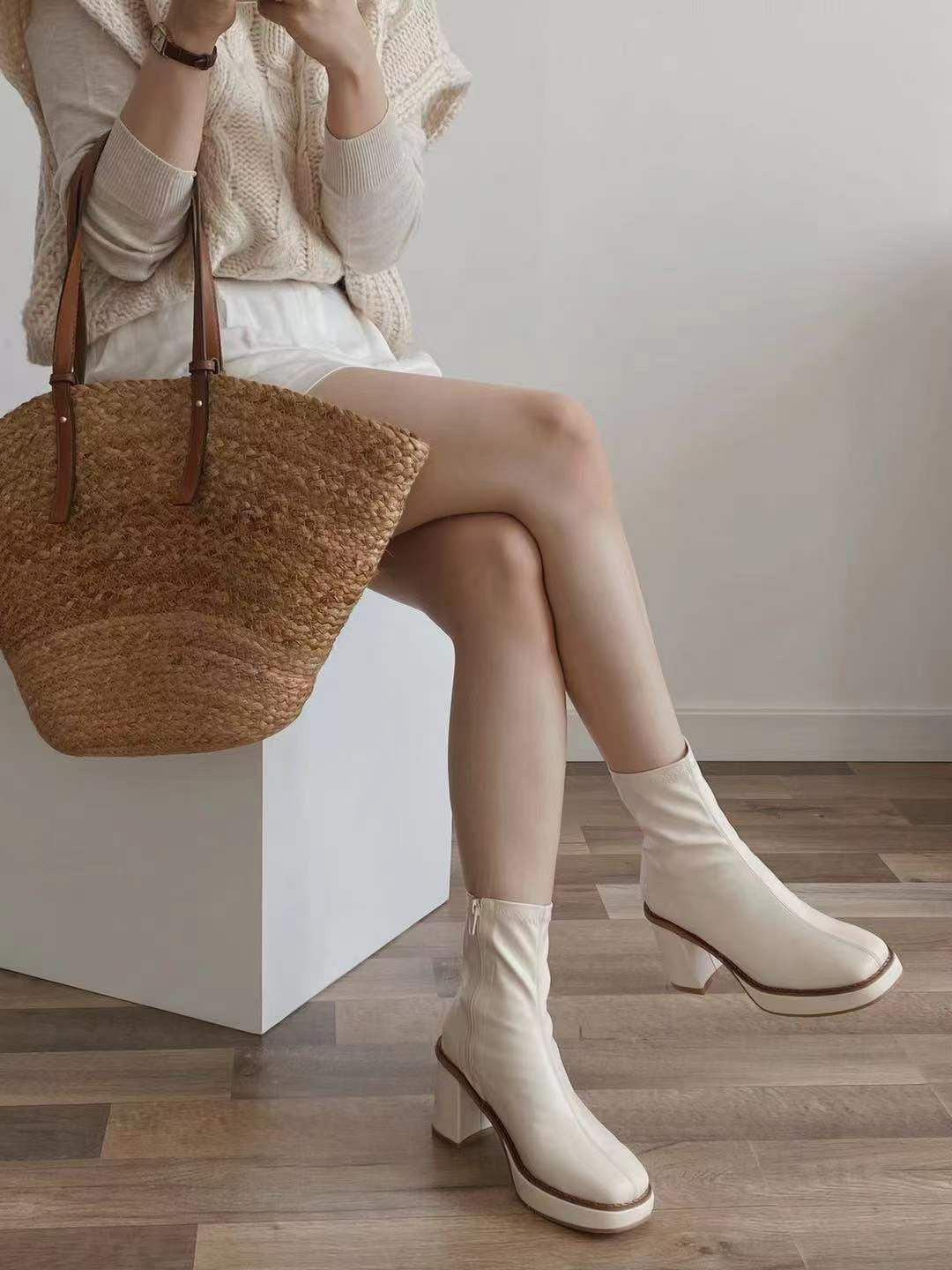 SE025 CAMEL BOOTS