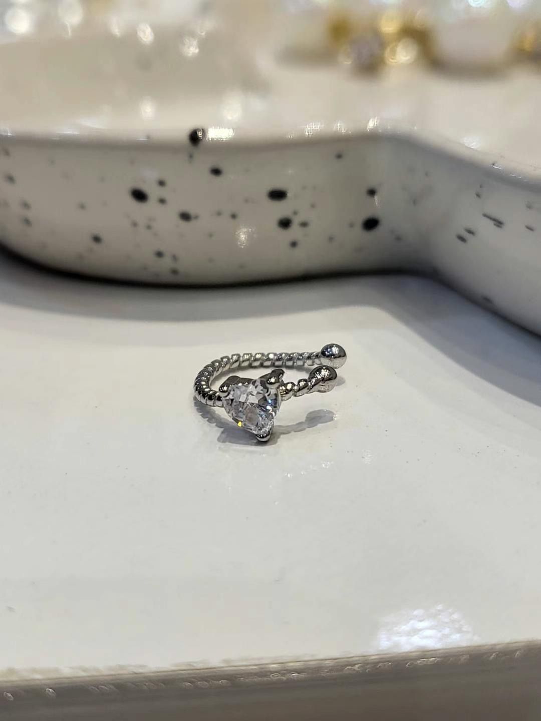 A072 SINGLE EARRING