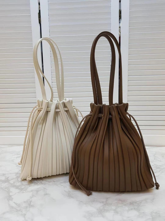 BG022 牛奶奶油手提包