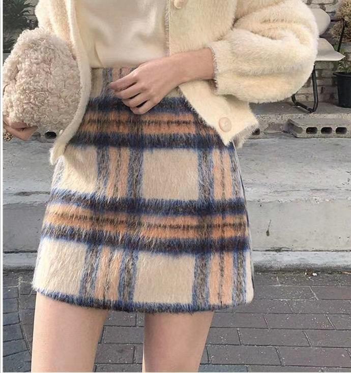 B147 BLUE BELL FLUFFY SKIRT