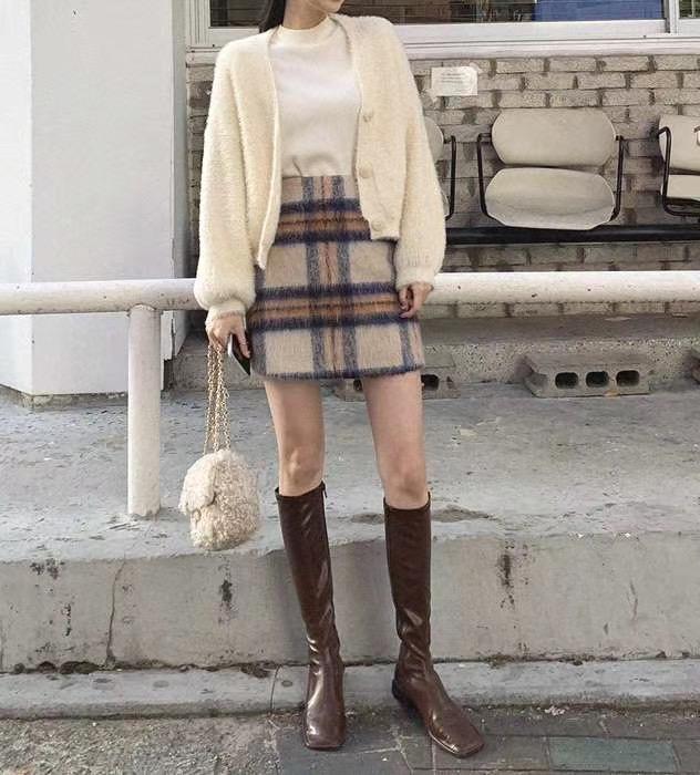 B147 BLUE BELL FLUFFY SKIRT