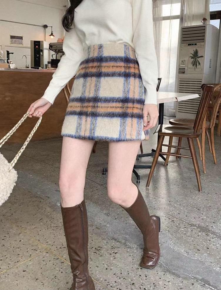 B147 BLUE BELL FLUFFY SKIRT