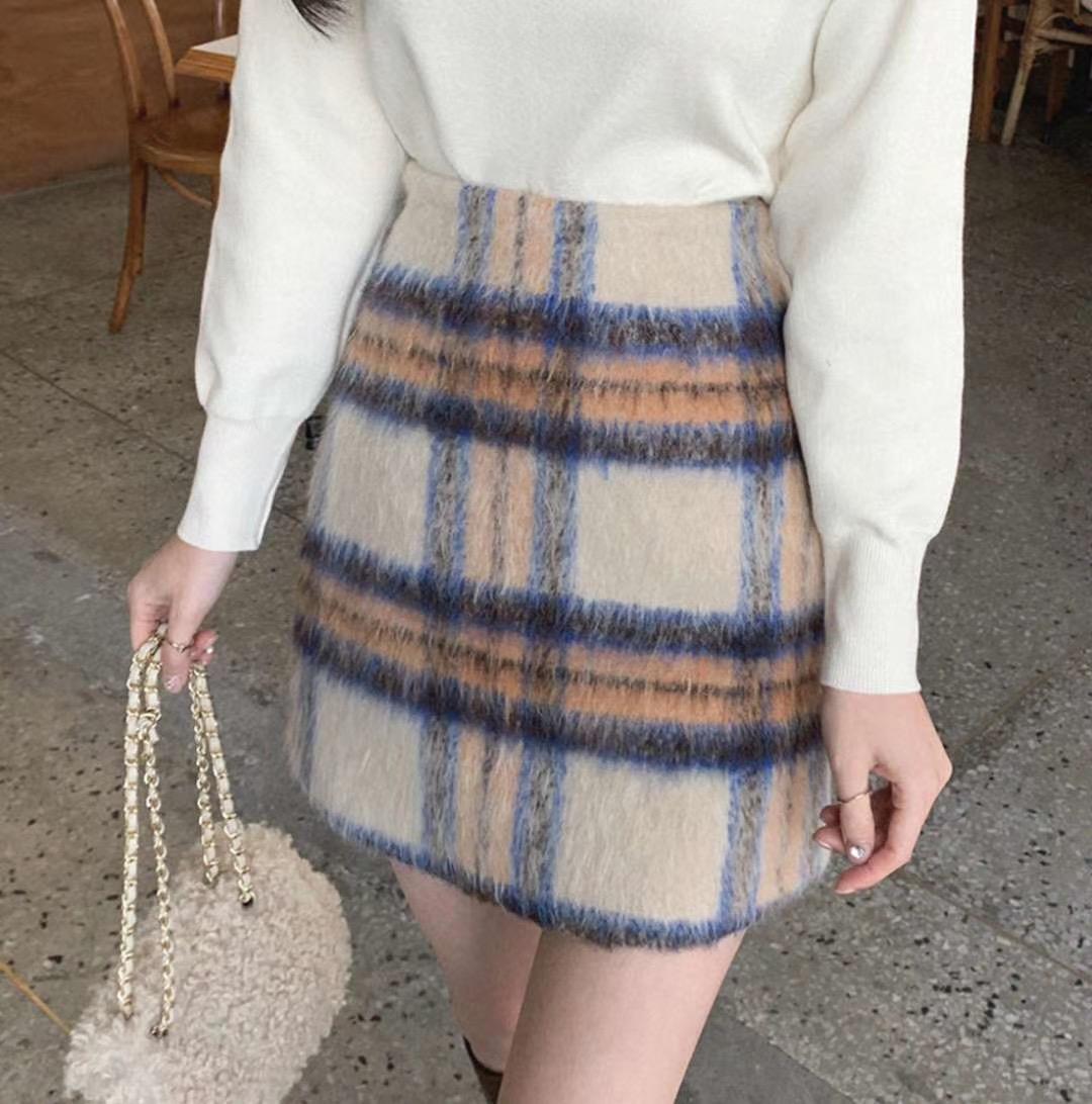 B147 BLUE BELL FLUFFY SKIRT