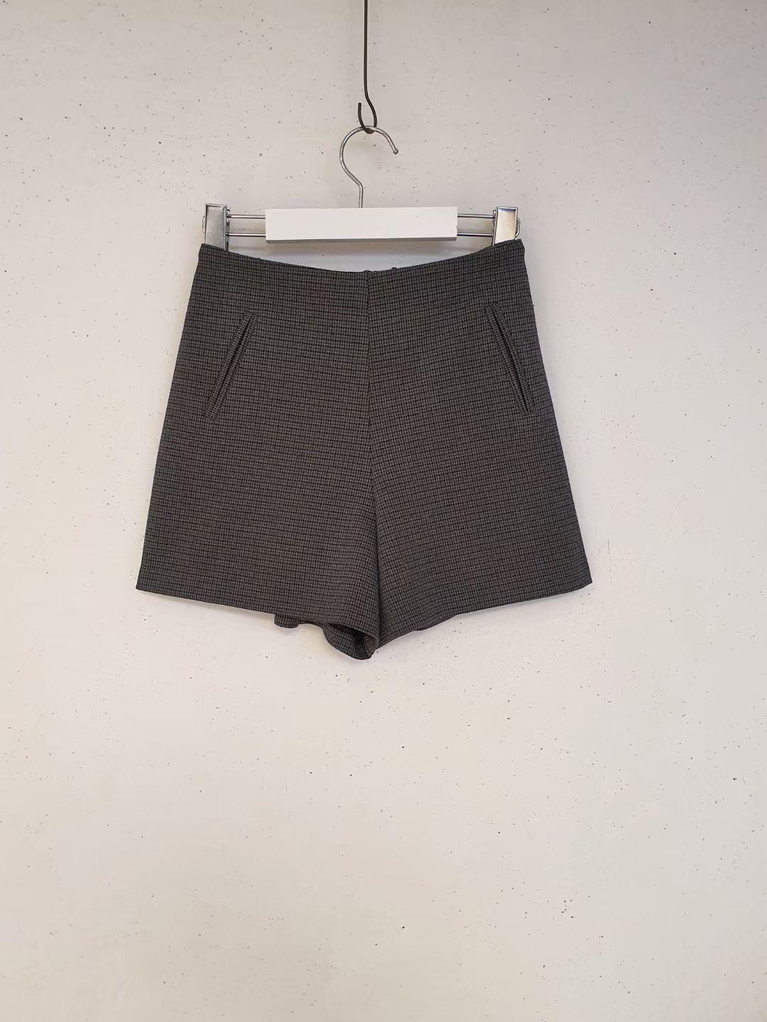 B198 DELIA SHORT