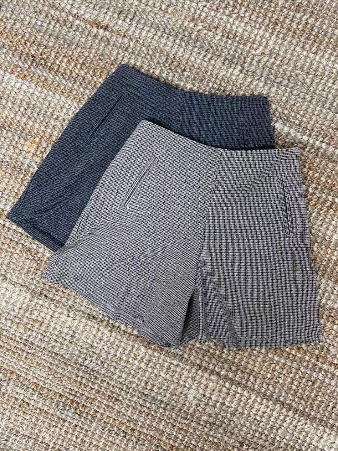 B198 DELIA SHORT