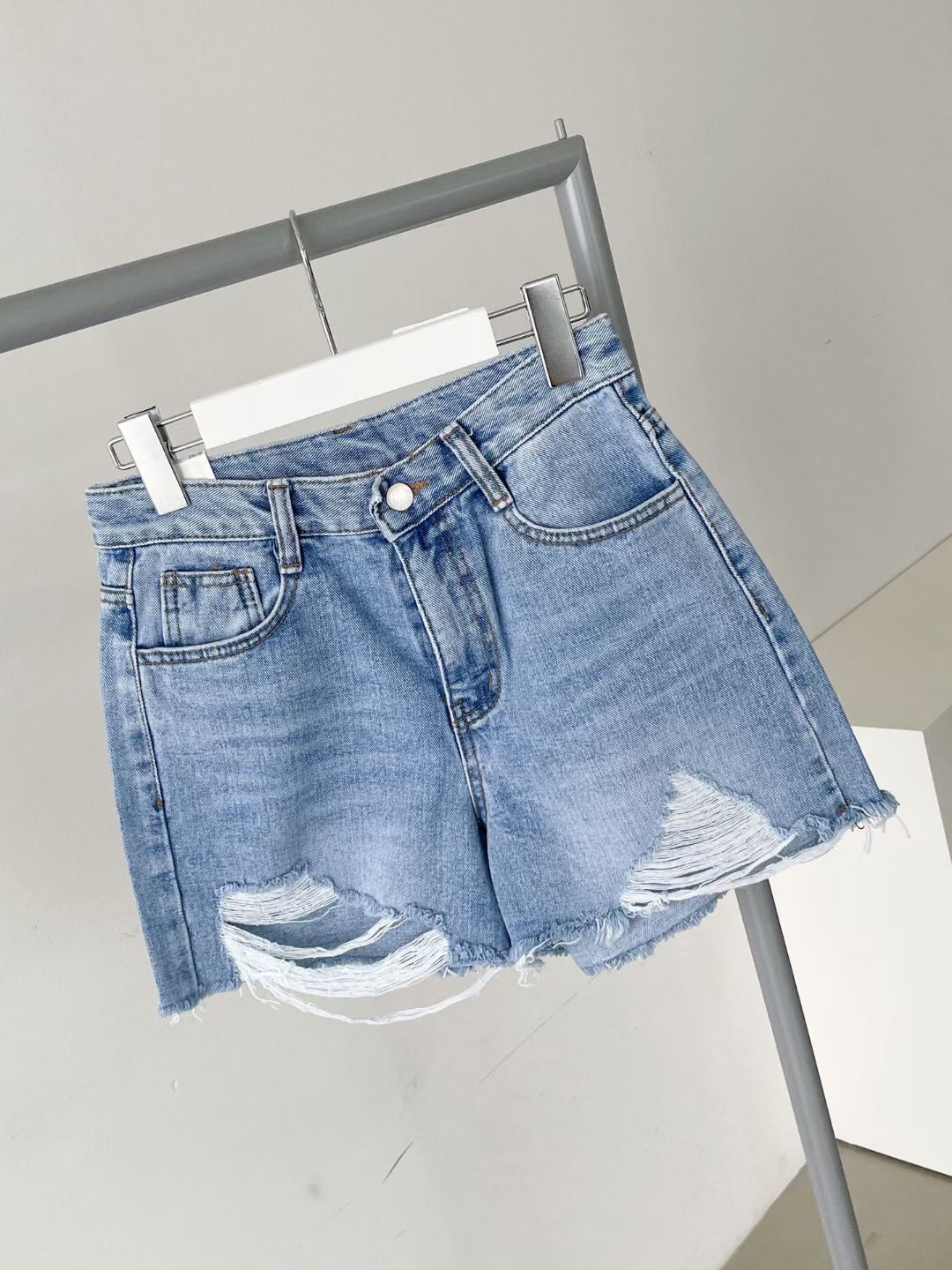 J247 HALF DAY DENIM SHORT