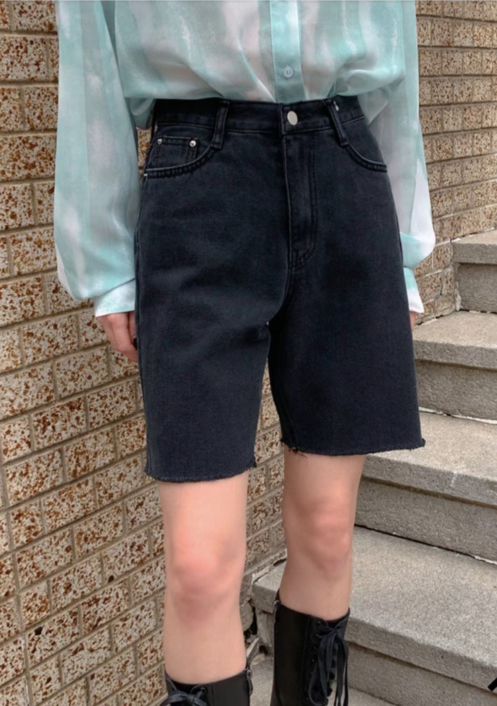 J246 BLACK DENIM SHORT