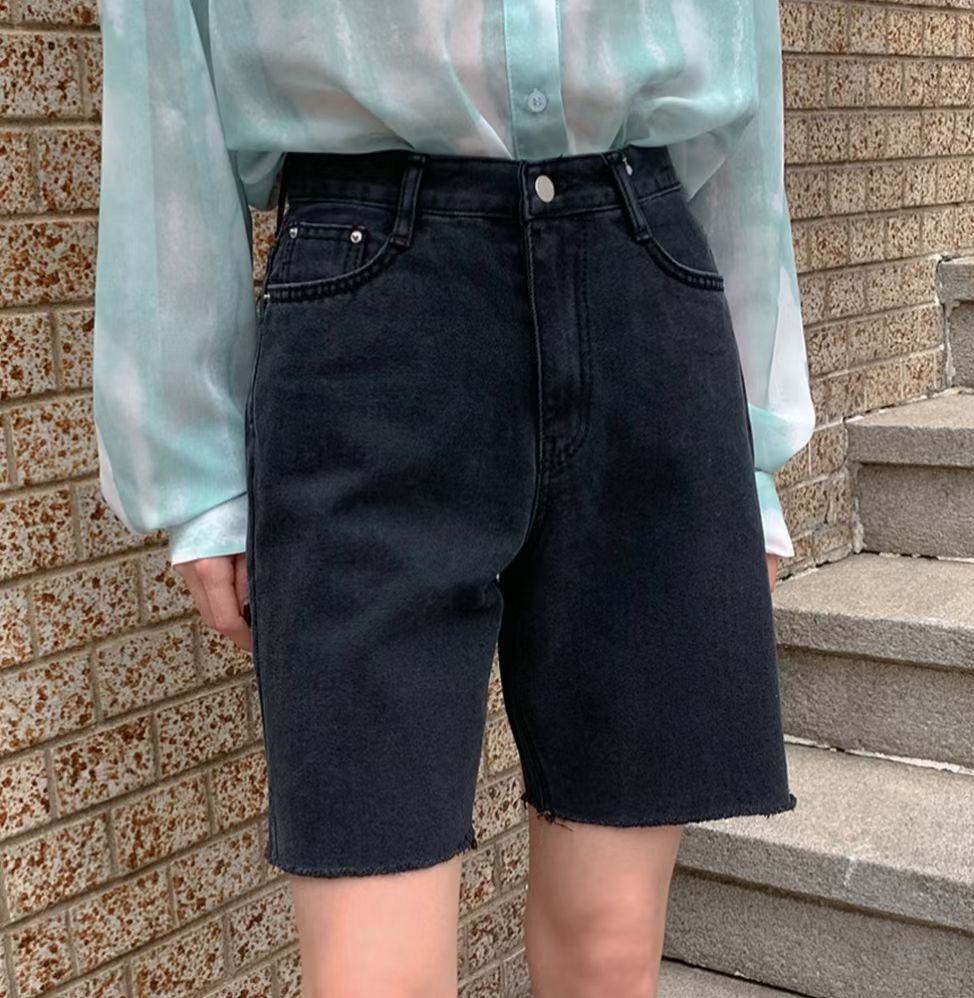 J246 BLACK DENIM SHORT