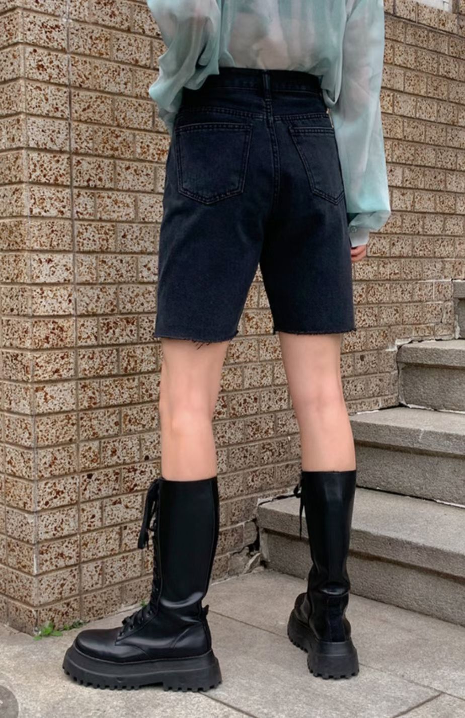 J246 BLACK DENIM SHORT