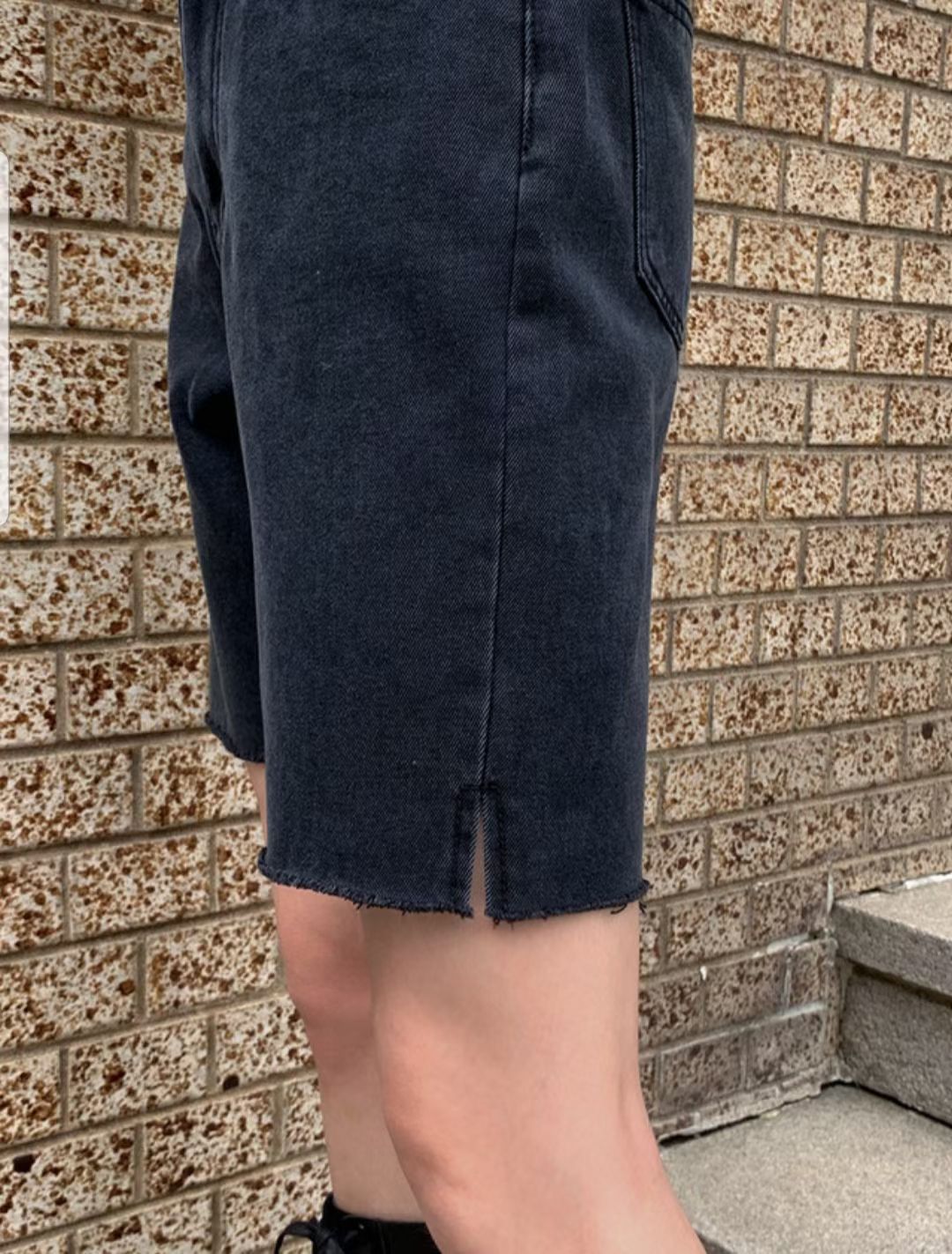J246 BLACK DENIM SHORT