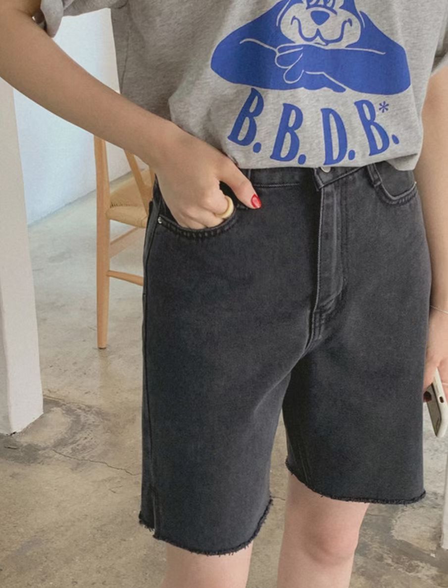 J246 BLACK DENIM SHORT