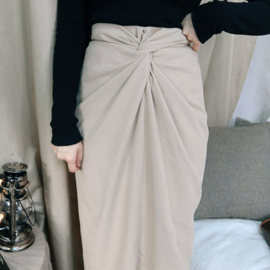 B127 TURNING SKIRT - Letta A