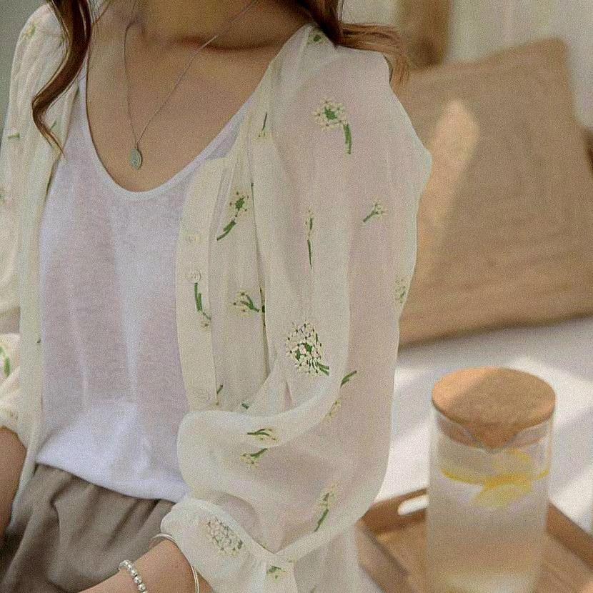 #T343 COLLECTION FLORAL BLOUSE - Letta A