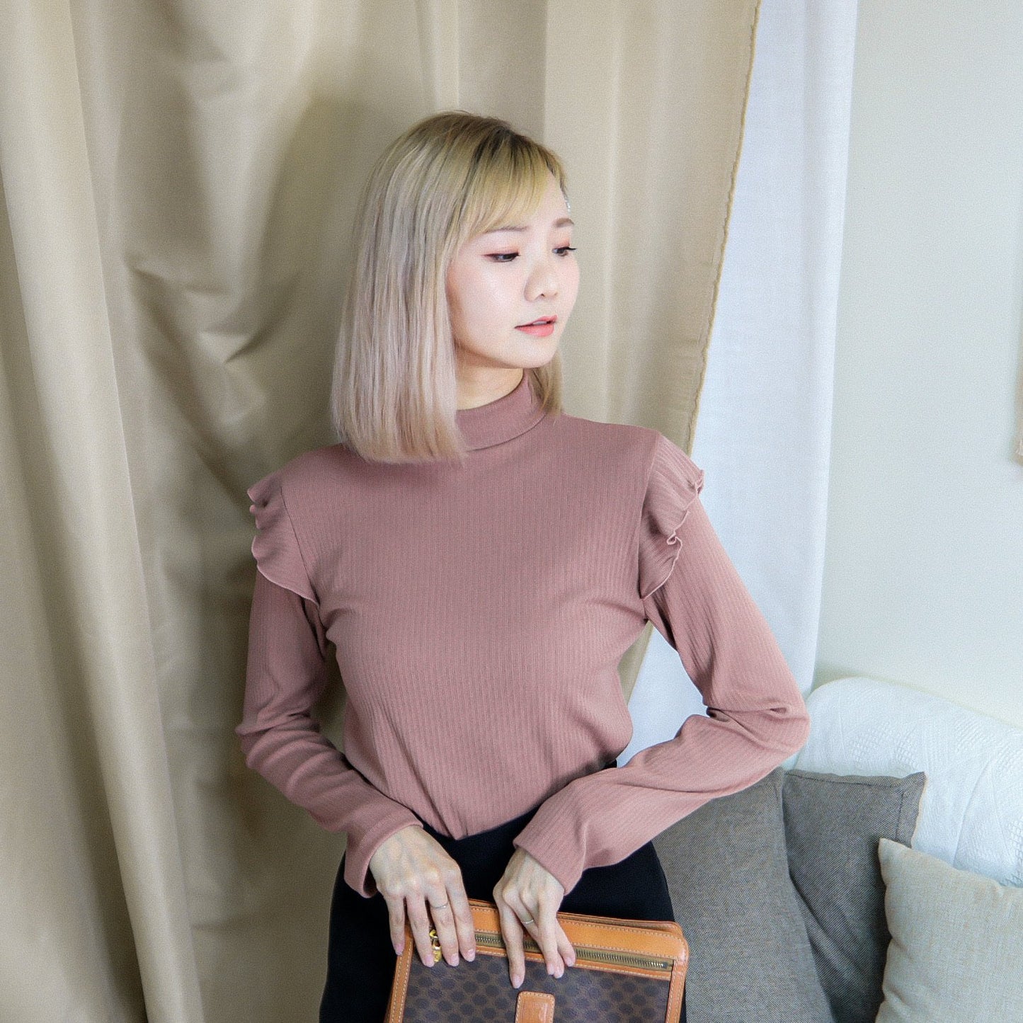 T384 RUFFLE BE TOP - Letta A