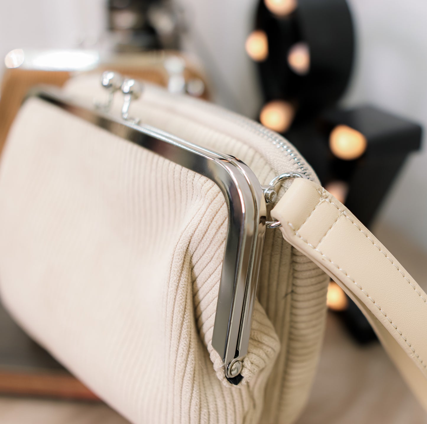 BG023 UNIQUE HANDBAG