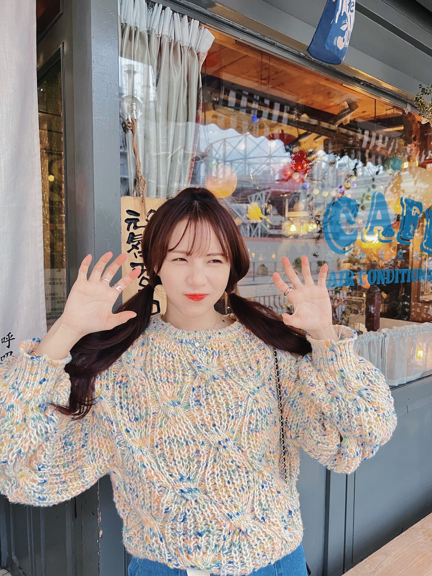 T904 RAINBOW SWEATER