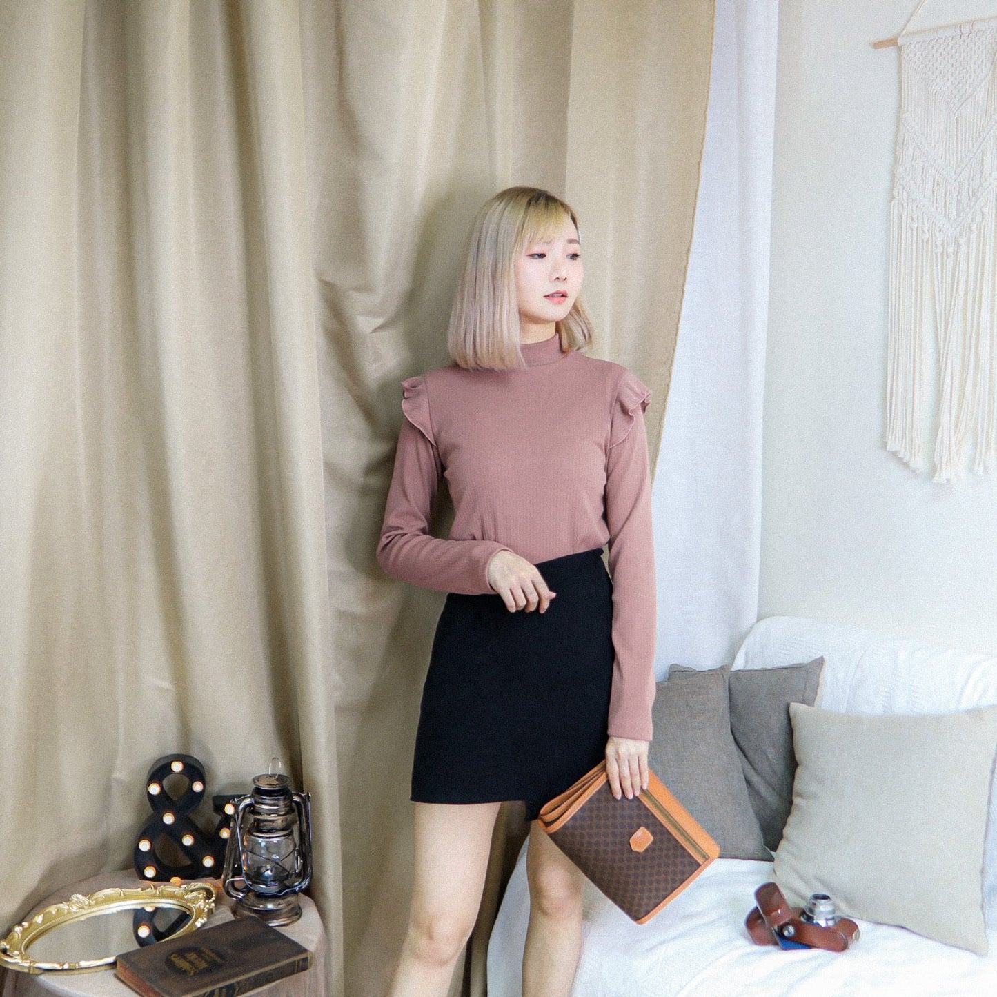 T384 RUFFLE BE TOP - Letta A