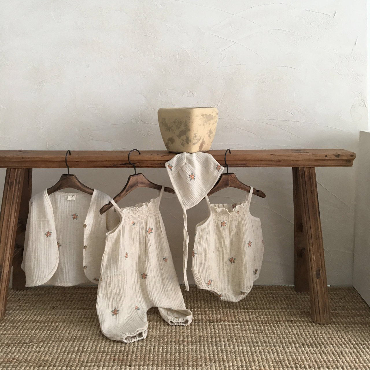 BT055 SEEING BABY JUMPSUIT
