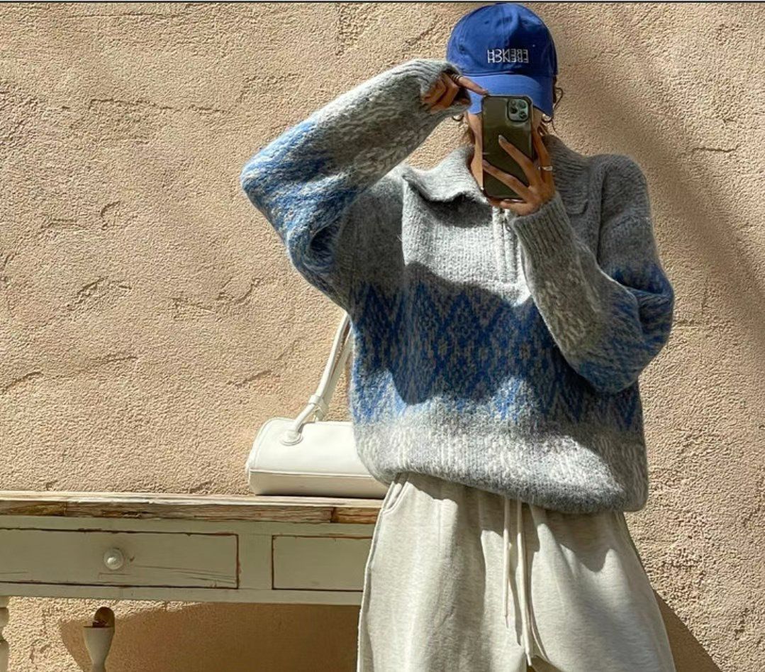 T1031 ON MY WAY SWEATER