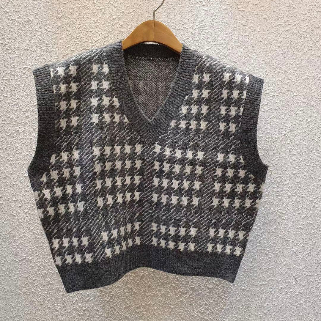 T670 B/W KNIT VEST