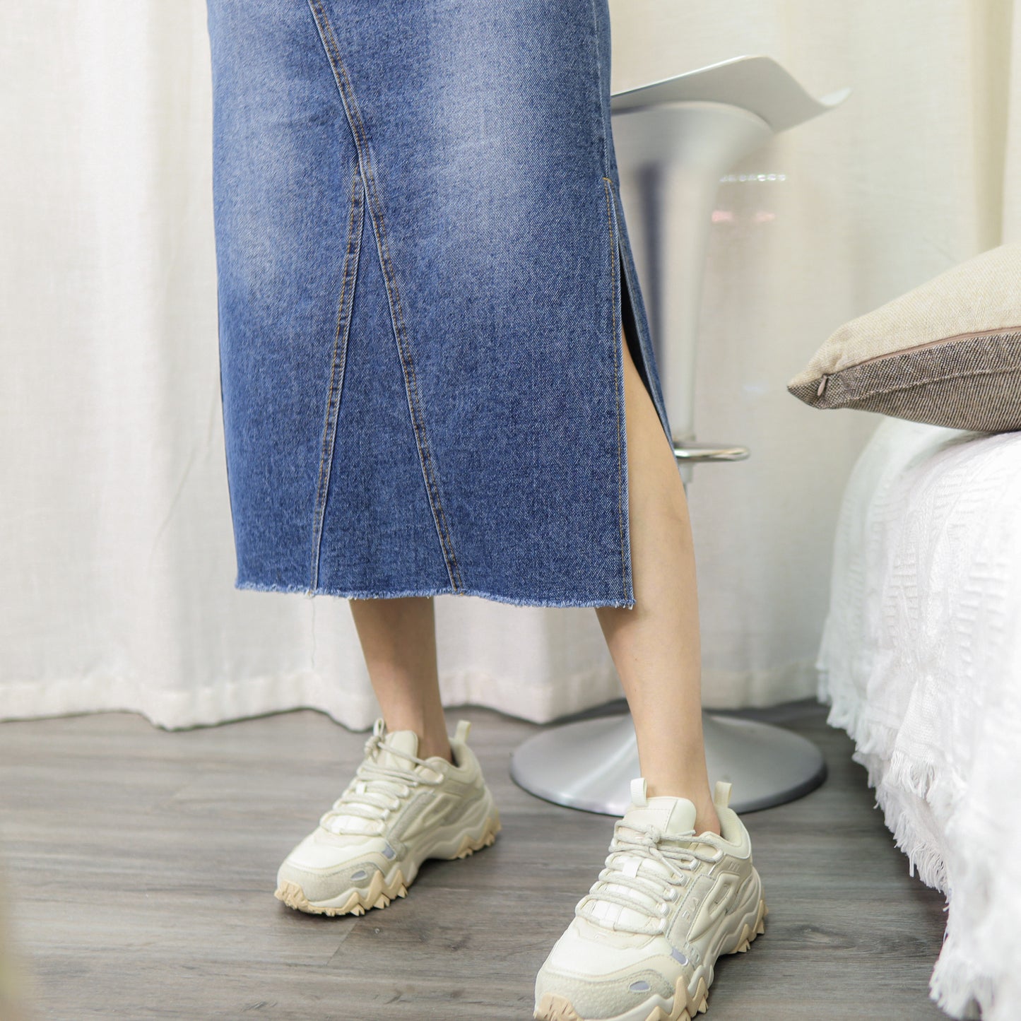 J152 NEAT DENIM SKIRT